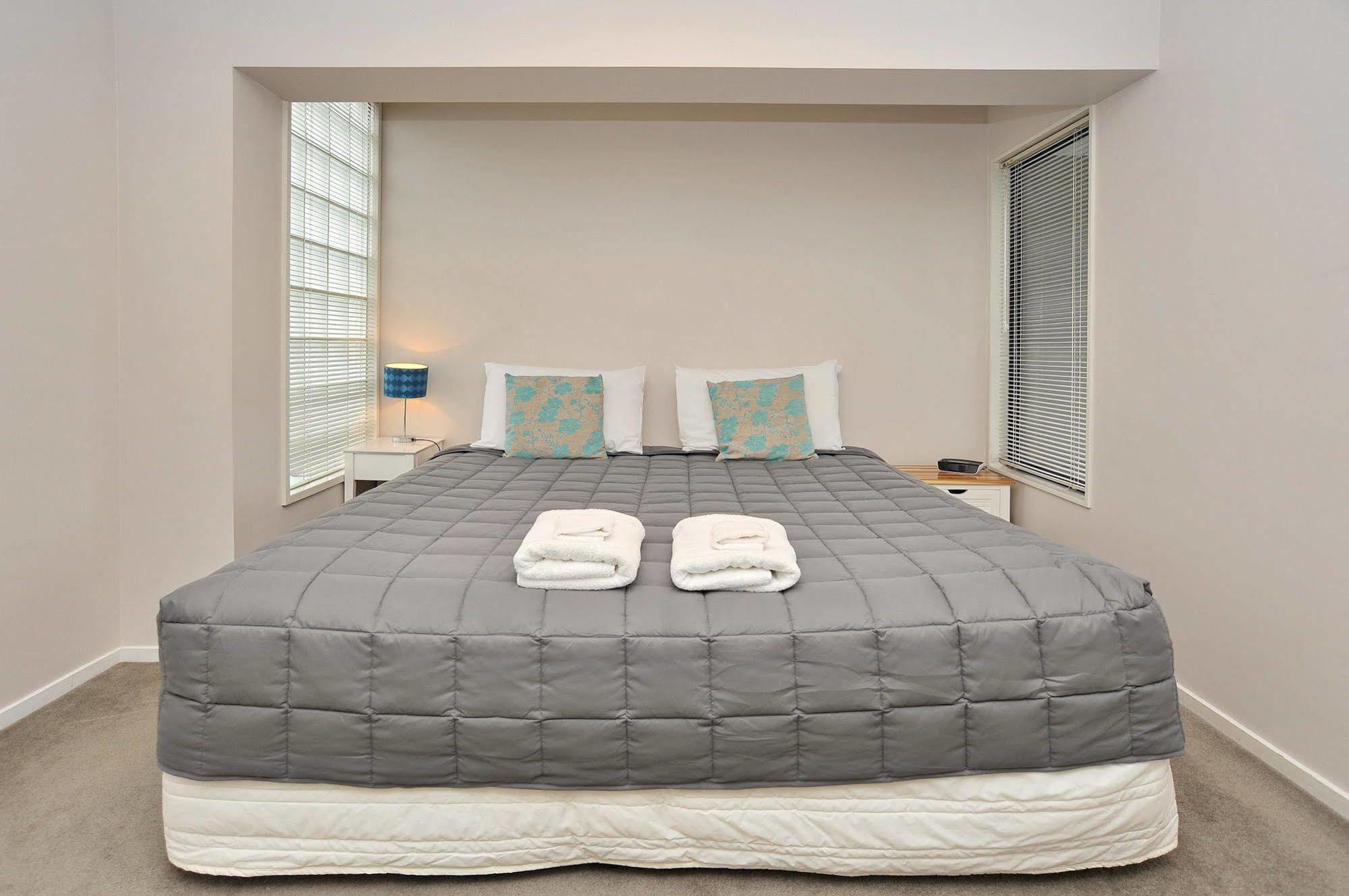 Carlton Villa 2 - Christchurch Holiday Homes 외부 사진